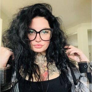 Meet your Posher, Angela hicks